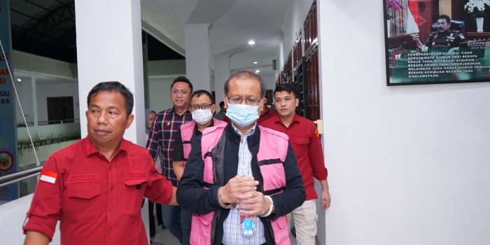 Dua Pejabat PT INALUM Ditahan Kasus Korupsi Penjualan Alumunium, Kerugian Rp133 Miliar Lebih Dua Pejabat PT INALUM Ditahan Kasus Korupsi Penjualan Alumunium, Kerugian Rp133 Miliar Lebih