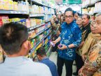 Sidak Jelang Nataru, Rico Waas Temukan Produk Kadaluwarsa di Irian Supermarket Jalan Karya Sidak Jelang Nataru, Rico Waas Temukan Produk Kadaluwarsa di Irian Supermarket Jalan Karya