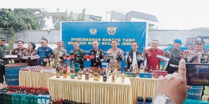 BC Medan Musnahkan Barang Cukai Ilegal Senilai Rp1,9 Miliar BC Medan Musnahkan Barang Cukai Ilegal Senilai Rp1,9 Miliar