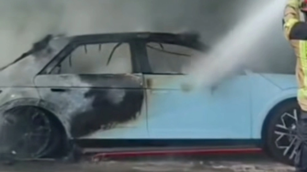 Mobil Listrik Mewah Milik Pejabat di Sumut Terbakar, Bikin Panik Warga