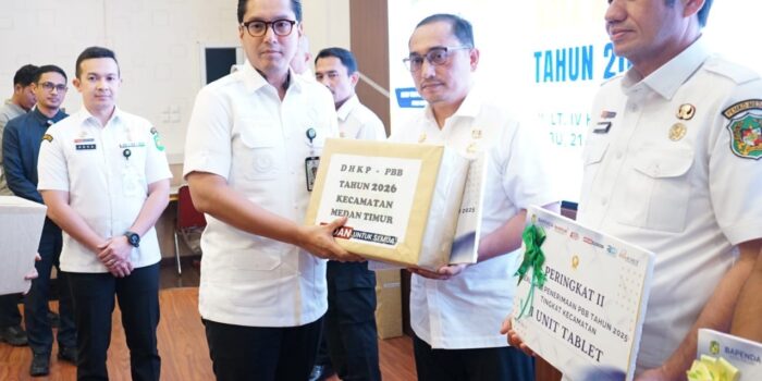 Percepat Pembangunan, Wali Kota Medan Serahkan SPPT PBB dan Buku DHKP 2026 Lebih Awal