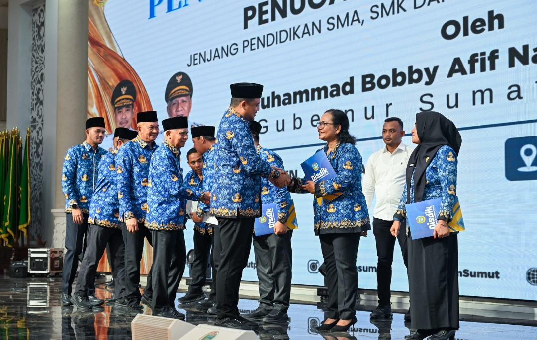 Serahkan 248 SK Penugasan Kepala Sekolah, Bobby Nasution Ingatkan Jangan Ada Pungli