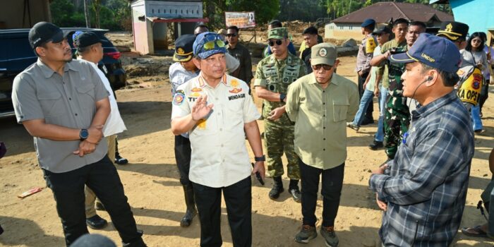 Didampingi Gubernur Sumut, Mendagri Apresiasi Pemanfaatan Sedimen Sungai sebagai Tanggul di Tapanuli Tengah