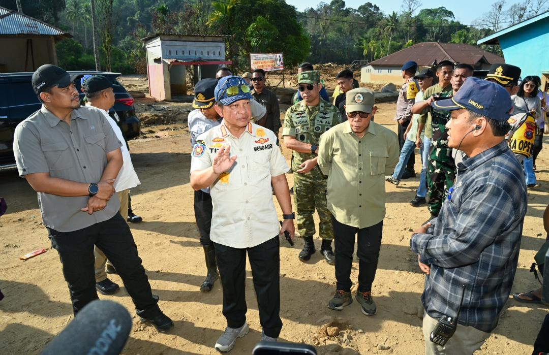Didampingi Gubernur Sumut, Mendagri Apresiasi Pemanfaatan Sedimen Sungai sebagai Tanggul di Tapanuli Tengah