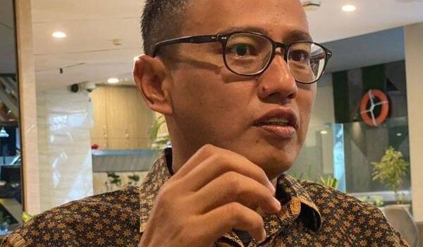 Iran-AS Memanas Picu Kenaikan Harga Minyak, Rupiah dan IHSG Melemah