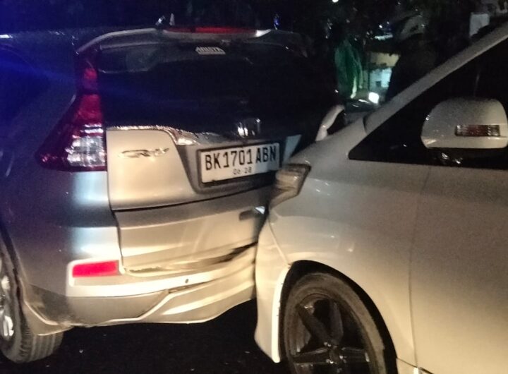 Tabrakan Beruntun Libatkan Mobil Mewah dan Truk di Jalan Ringroad