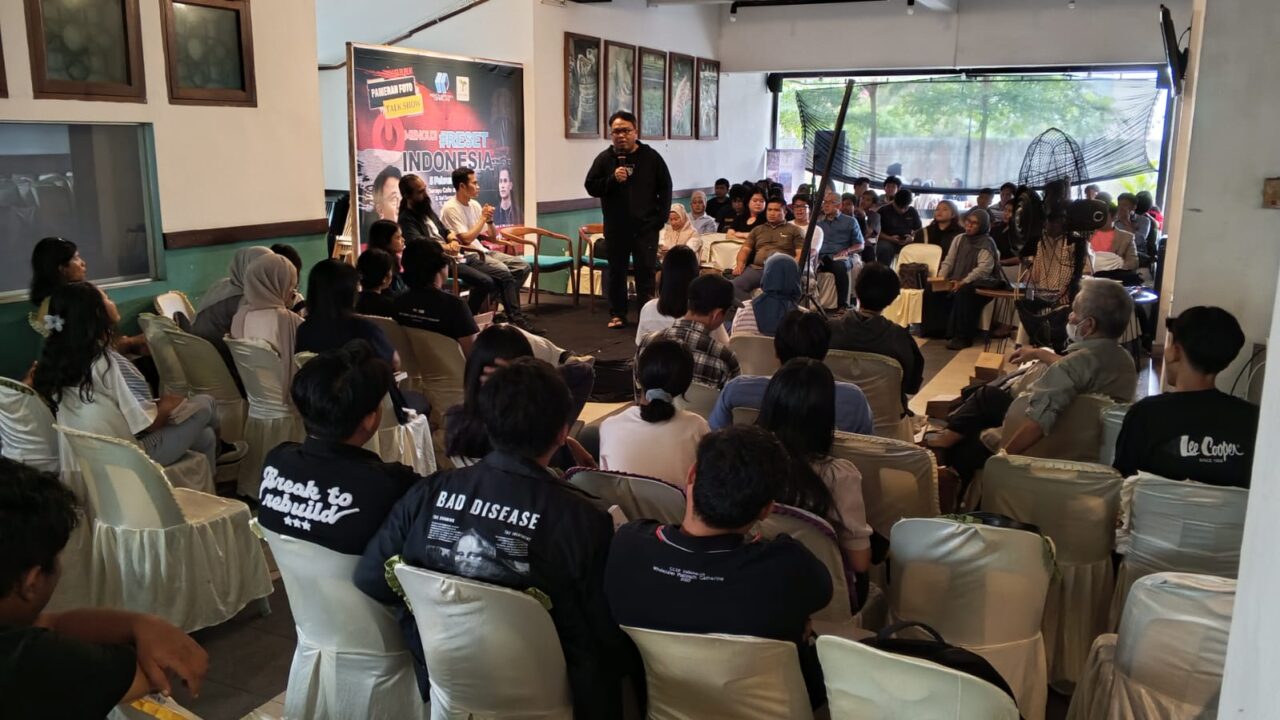 Benaya Harobu Menangis Saat Bedah Buku Reset Indonesia di Medan