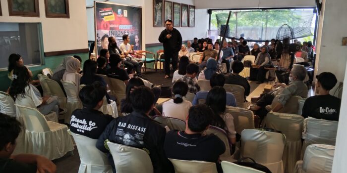 Benaya Harobu Menangis Saat Bedah Buku Reset Indonesia di Medan