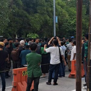 Unjukrasa Ricuh di Mapolrestabes Medan, Dua Mahasiswa Diamankan