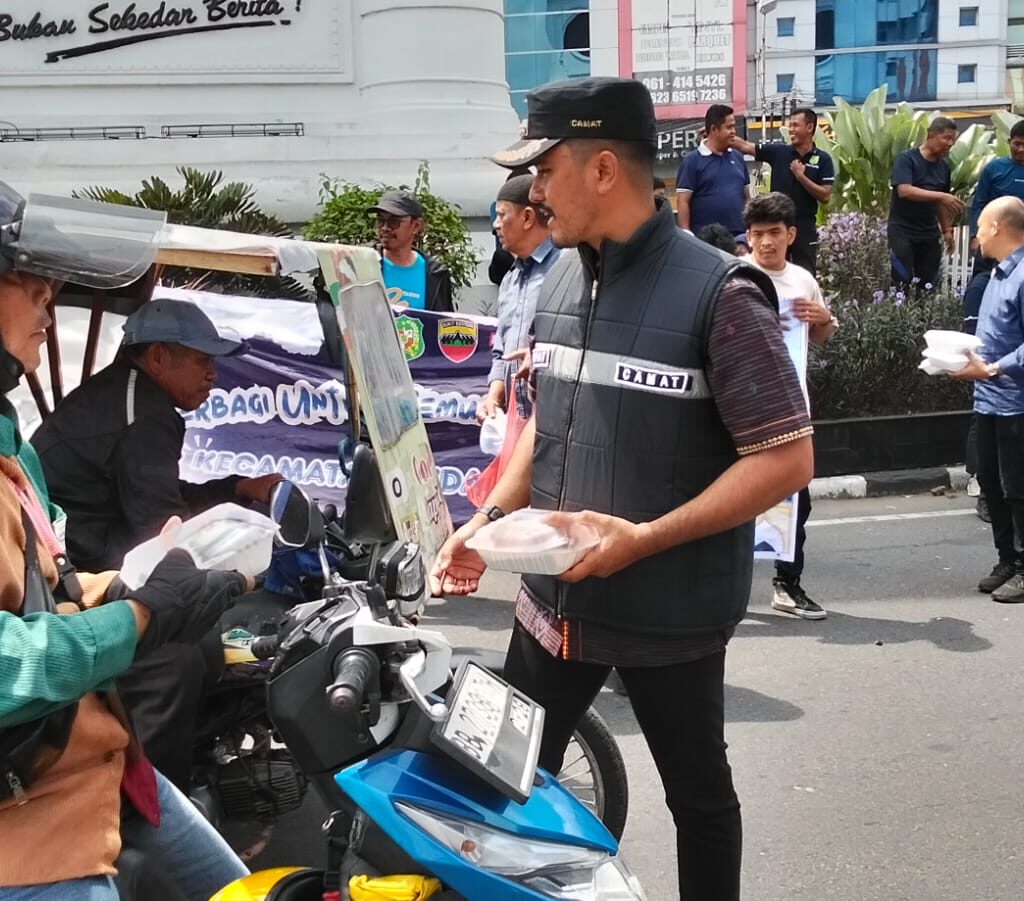 Camat Petisah Bersama Unsur Forkipimcam Berbagi Jumat Berkah 300 Makanan