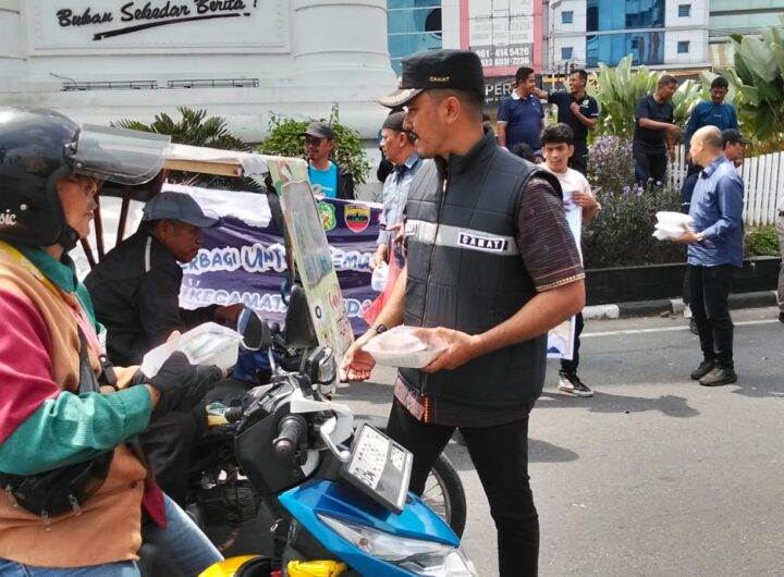 Camat Petisah Bersama Unsur Forkipimcam Berbagi Jumat Berkah 300 Makanan