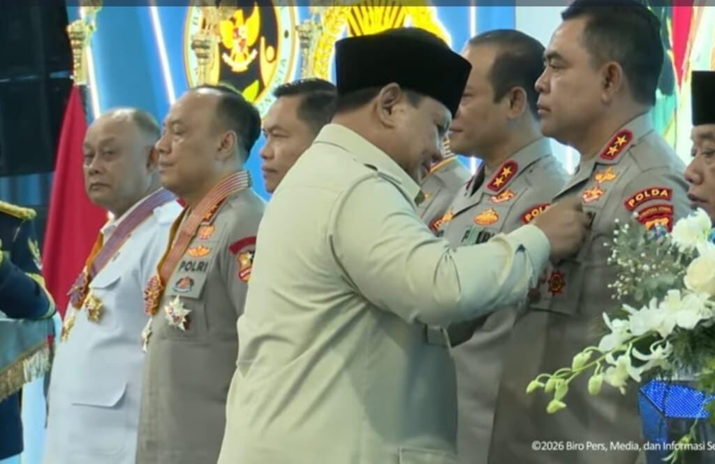 Presiden Prabowo Anugerahkan Satyalancana Wira Karya kepada Kapolda Sumut