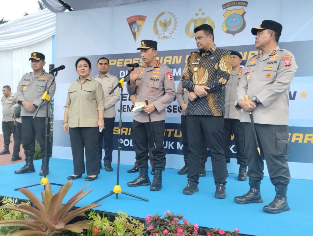 Kapolri Lepas Bantuan 22 Kontainer ke Daerah Bencana di Sumatera