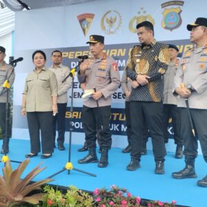 Kapolri Lepas Bantuan 22 Kontainer ke Daerah Bencana di Sumatera