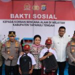 Kapolri dan Ketua Komisi IV DPR RI Salurkan 16 Truk Bantuan untuk Korban Bencana di Tapteng