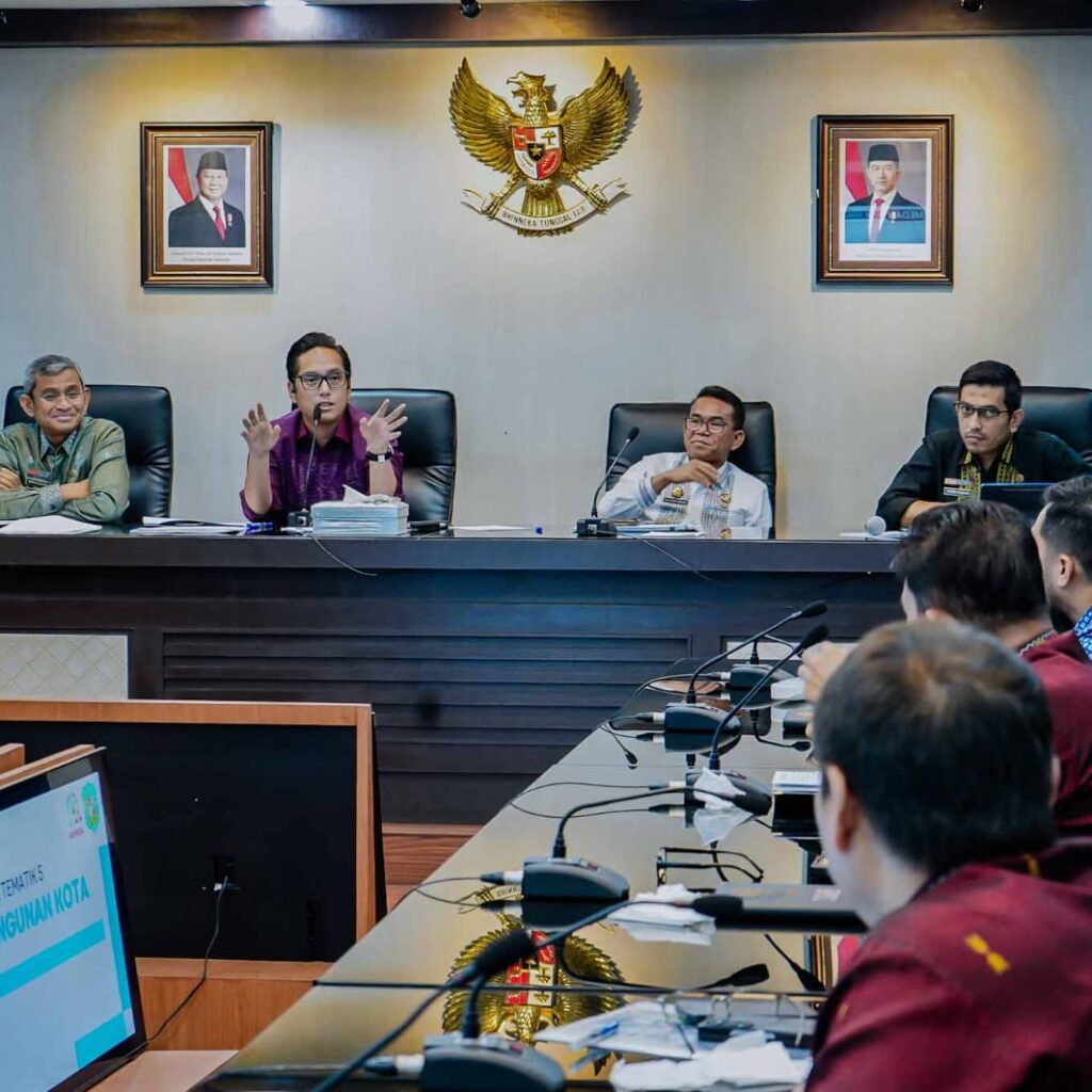 Rico Waas Dorong Digitalisasi, Layanan Ambulans Terintegrasi, Pengurusan KK dan KTP di Kelurahan