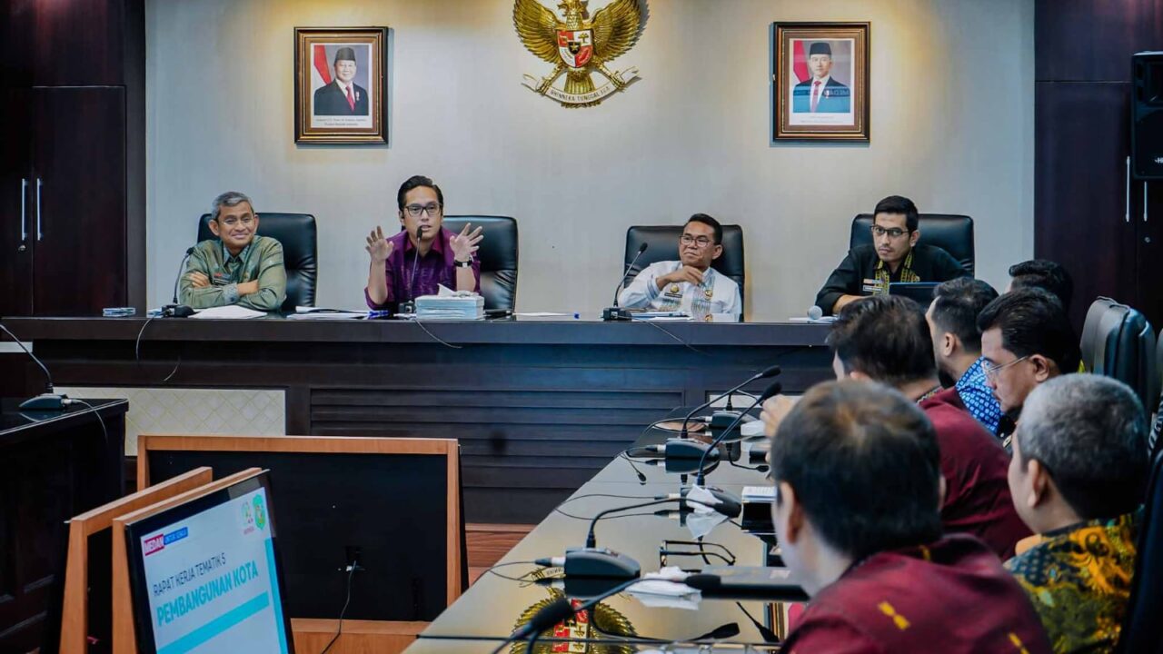 Rico Waas Dorong Digitalisasi, Layanan Ambulans Terintegrasi, Pengurusan KK dan KTP di Kelurahan