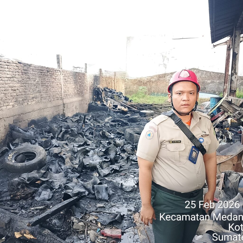 Gudang Ban Bekas di Sunggal Terbakar