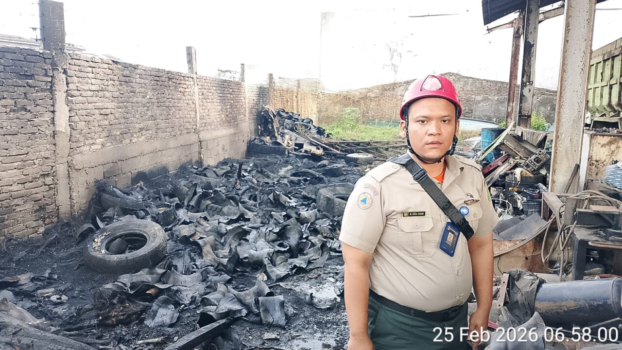 Gudang Ban Bekas di Sunggal Terbakar