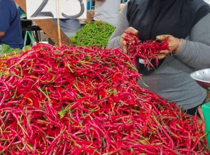 Belanja Masyarakat Kembali Turun, Harga Sejumlah Cabai Berjatuhan