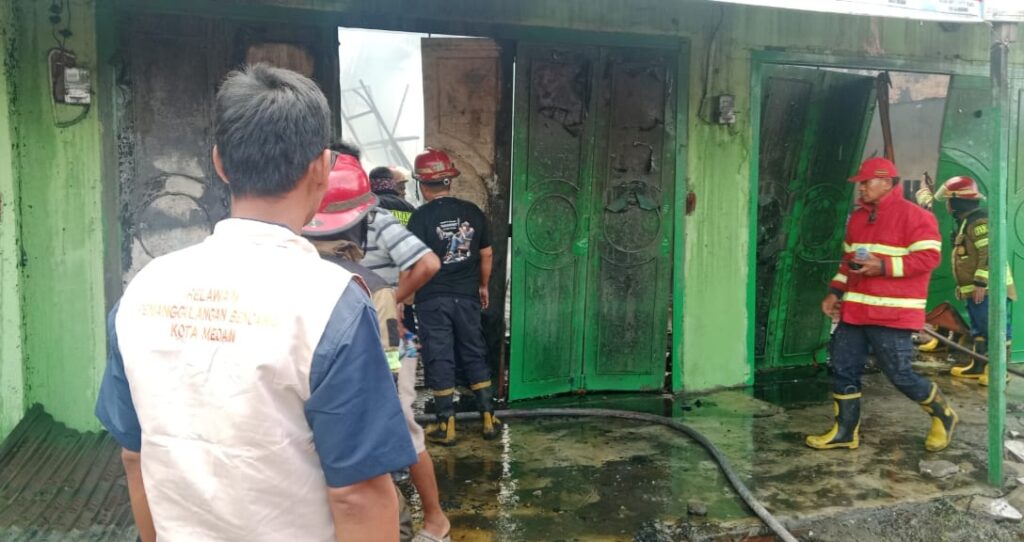 Dua Unit Ruko Jalan Titi Pahlawan di Marelan Terbakar