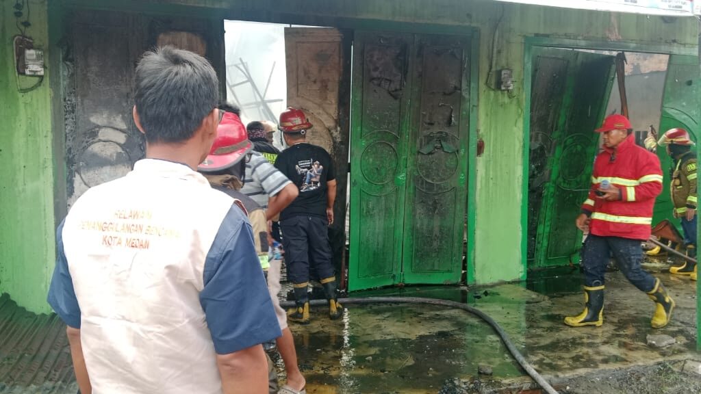 Dua Unit Ruko Jalan Titi Pahlawan di Marelan Terbakar