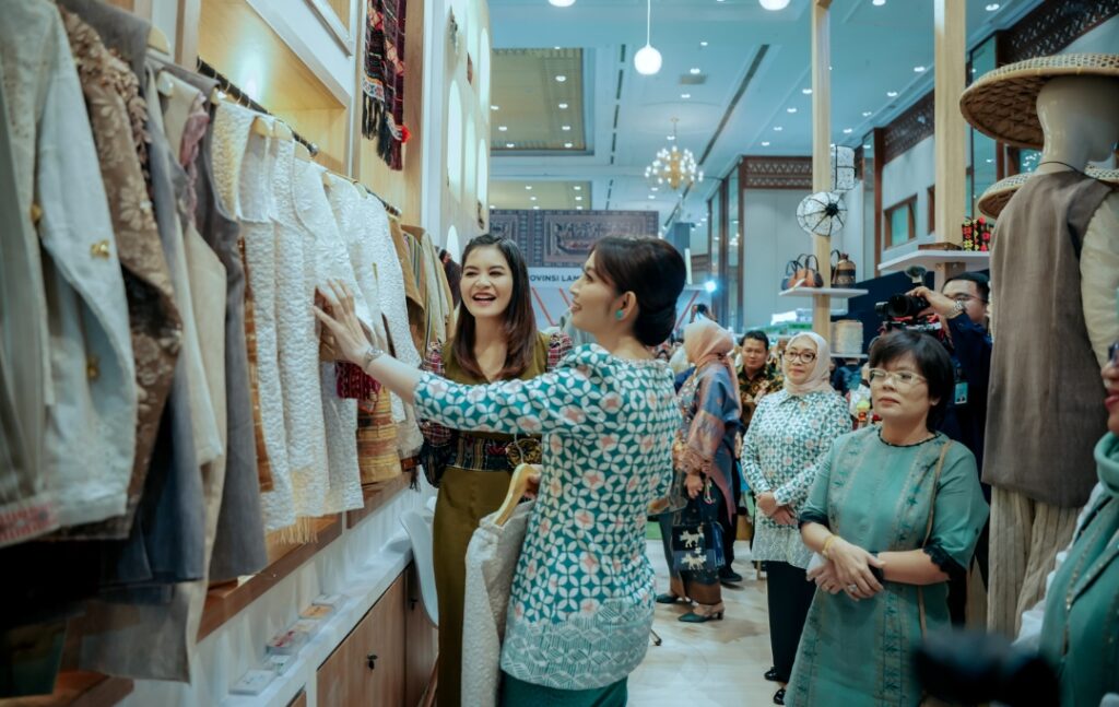 Pembukaan INACRAFT 2026, Kahiyang Ayu Perkenalkan Potensi Kriya dan Wastra Sumut 