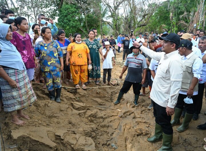 Bobby Nasution Temui Langsung Warga Korban Banjir di Tapteng