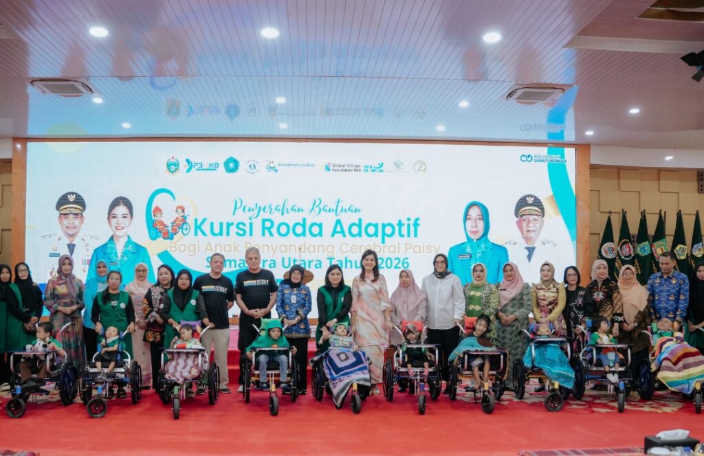 Kahiyang Ayu Serahkan 135 Kursi Roda Adaptif bagi Anak Penyandang Cerebral Palsy 