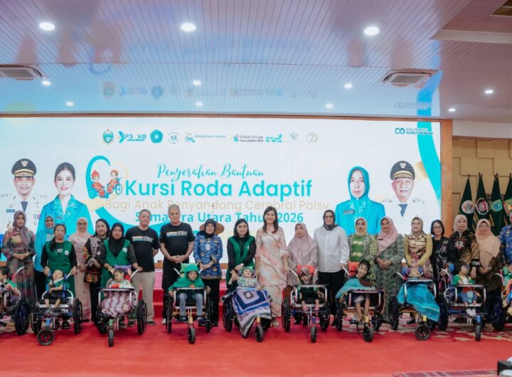 Kahiyang Ayu Serahkan 135 Kursi Roda Adaptif bagi Anak Penyandang Cerebral Palsy 