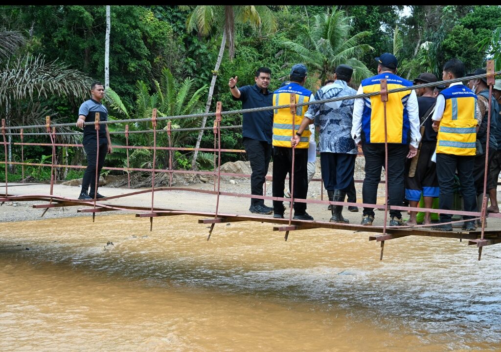 Gubernur Bobby Tinjau Sungai Tukka, Siapkan Tanggul dan Sabo Dam Cegah Banjir Susulan di Tapteng