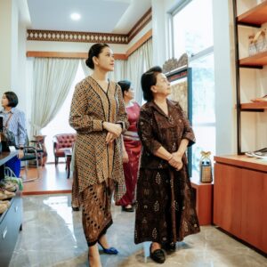 Kahiyang Ayu Promosikan Kriya Sumut kepada Ketua Umum IAD Pusat