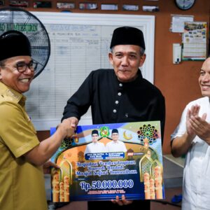 Zakiyuddin Harahap Serahkan Bantuan Rp 50 Juta untuk Pembangunan Masjid Al Muhajirin