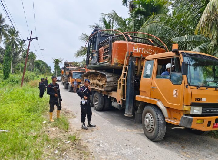 Dikawal Brimob, Ekskavator Tambang Emas Ilegal Dievakuasi ke Batalyon C Sipirok