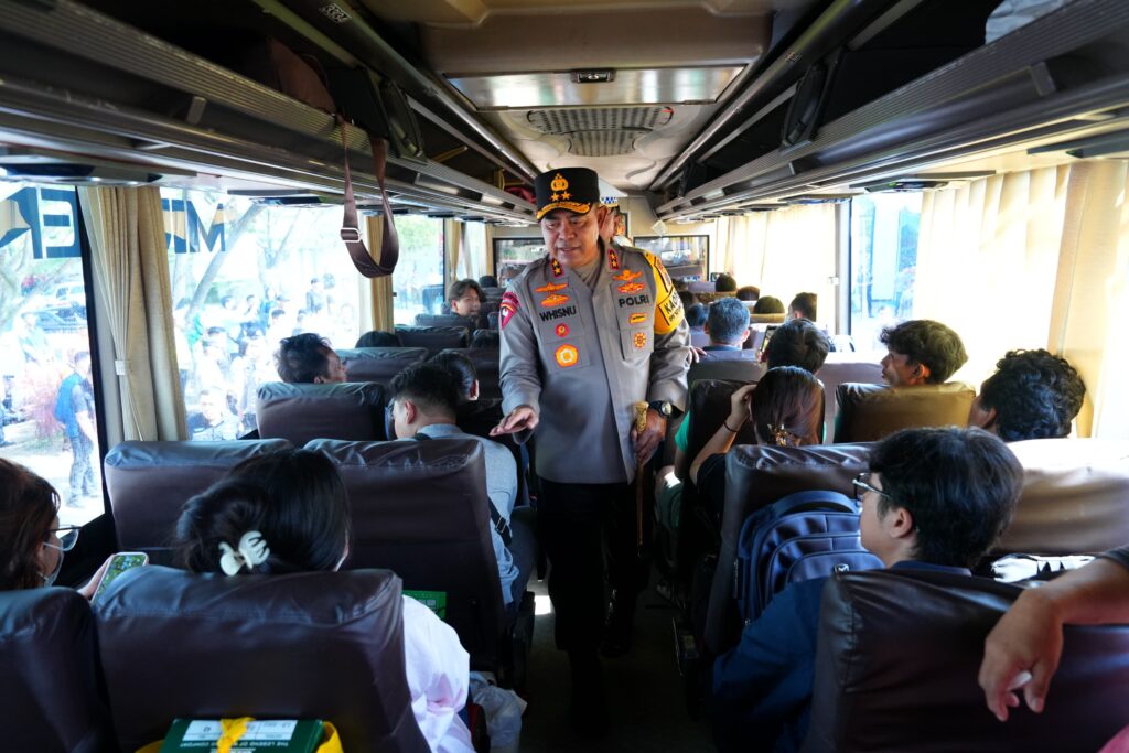 Polda Sumut Berangkatkan 192 Pemudik Lebaran Gratis