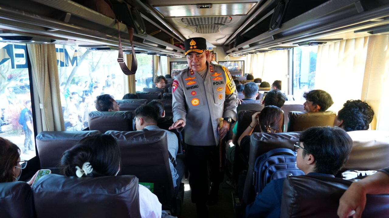 Polda Sumut Berangkatkan 192 Pemudik Lebaran Gratis