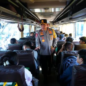 Polda Sumut Berangkatkan 192 Pemudik Lebaran Gratis