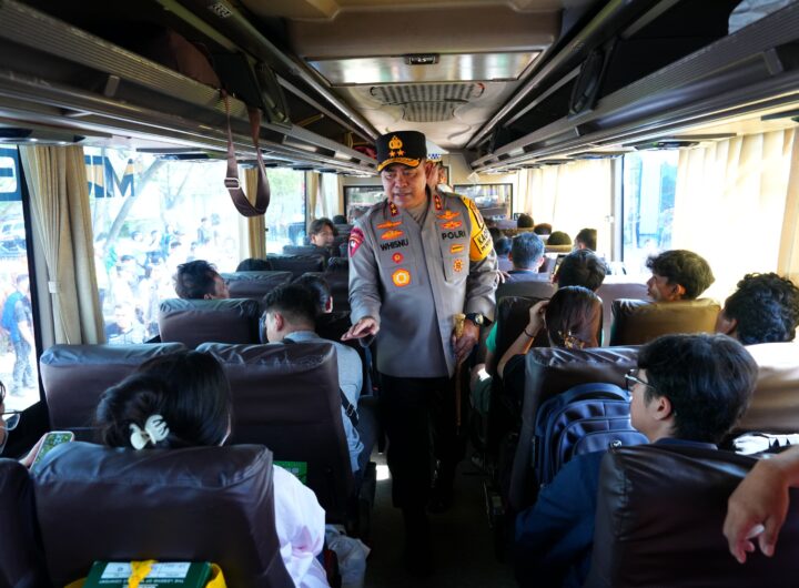 Polda Sumut Berangkatkan 192 Pemudik Lebaran Gratis