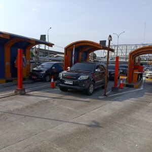 Gerbang Tol Amplas Dipadati Arus Balik