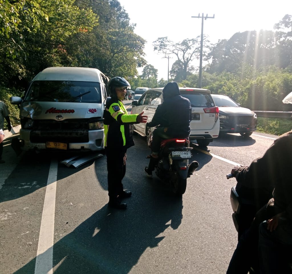 Bus Diduga Ugal-ugalan Tabrak 2 Motor, 1 Tewas dan 2 Luka