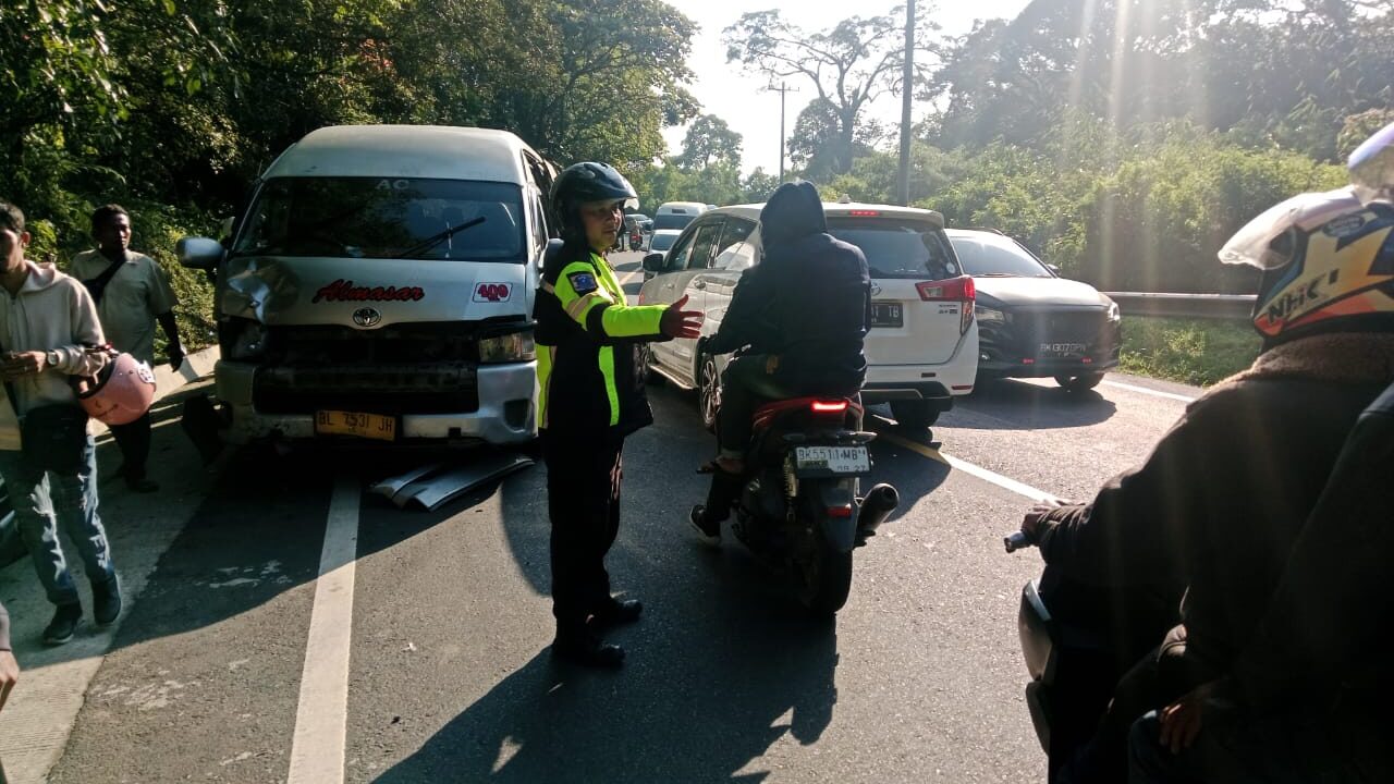 Bus Diduga Ugal-ugalan Tabrak 2 Motor, 1 Tewas dan 2 Luka