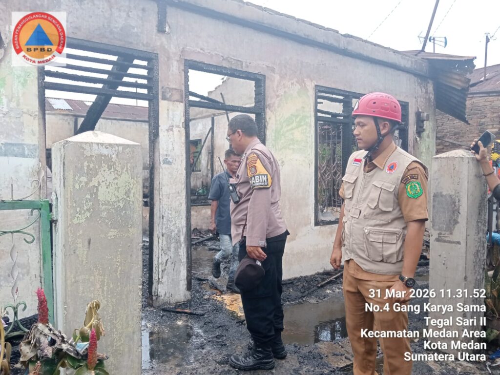 Kebakaran ​3 Rumah Semi Permanen di Jalan Bromo