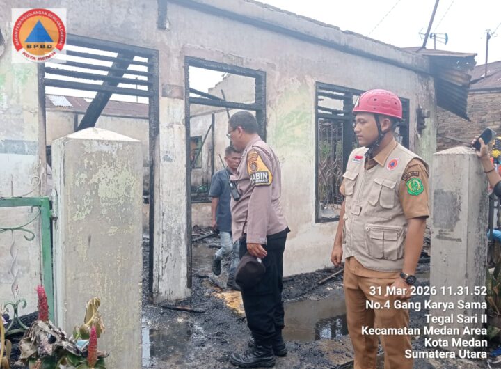 Kebakaran ​3 Rumah Semi Permanen di Jalan Bromo