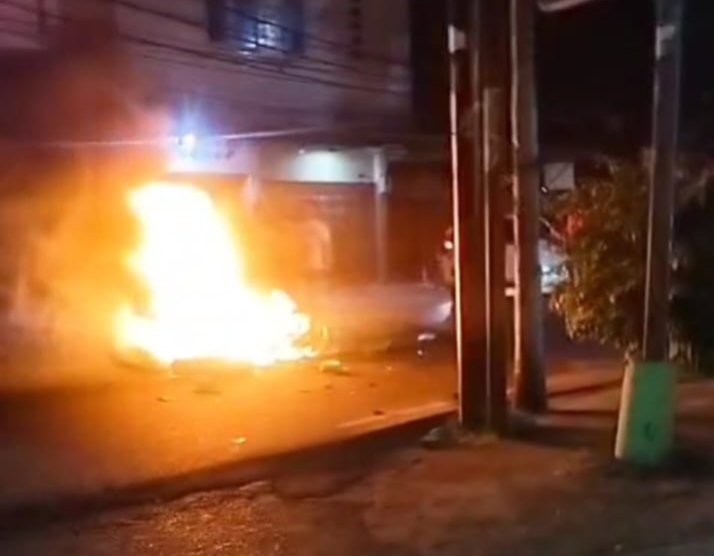 Tragis! Tabrak Motor Lawan Arah Pengendara CRF Luka Bakar