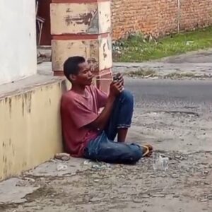 Viral! Pemuda di Binjai Konsumsi Sabu Depan Rumah Warga Diamankan Polisi, Urine Positif Narkoba