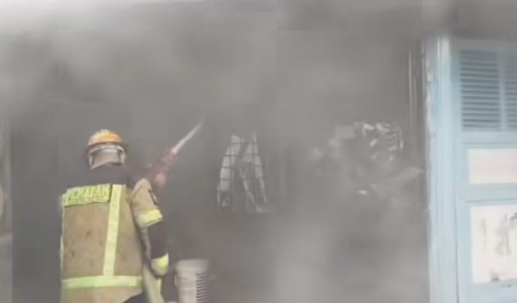 3 Rumah Semi Permanen di Medan Perjuangan Terbakar