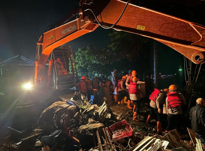 Brimob Polda Sumut Evakuasi Korban Longsor Sembahe