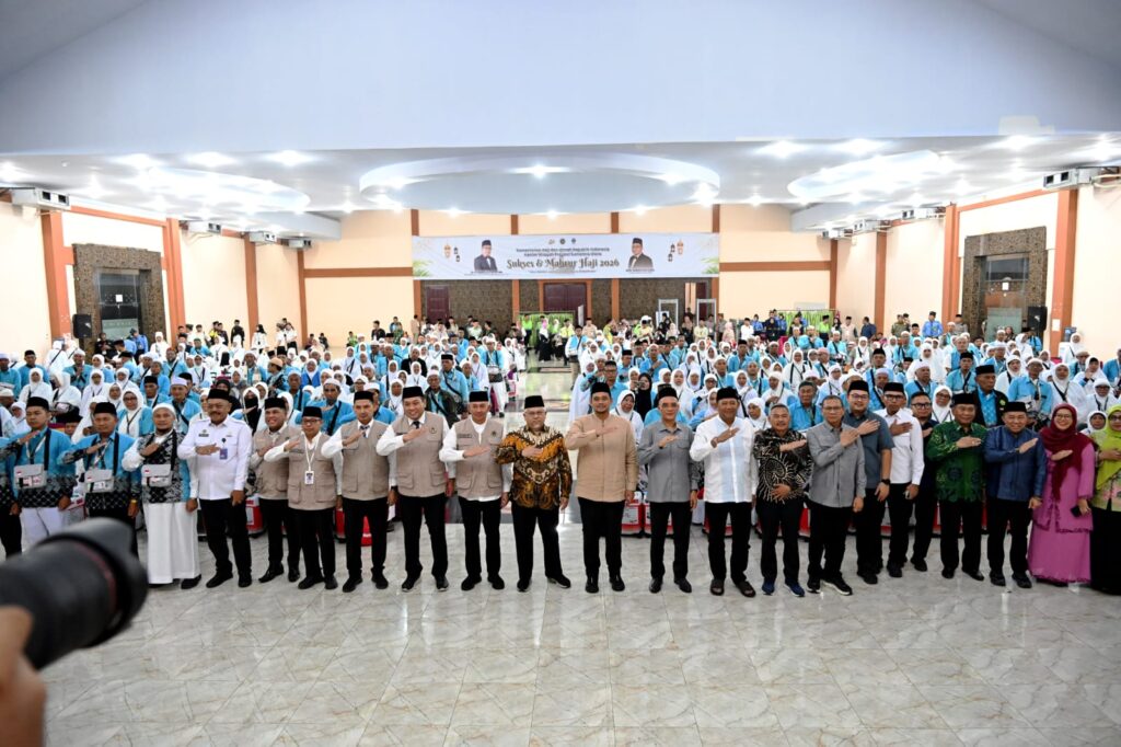 Lepas Keberangkatan Kloter 2 Haji Asal Langkat, Bobby Nasution Tekankan Kebersamaan dan Kekompakan