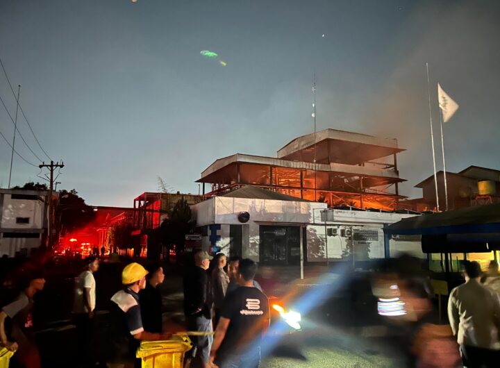 Tak Butuh Waktu Lama, Damkarmat Medan Taklukan Si Jago Merah di PT. Agro