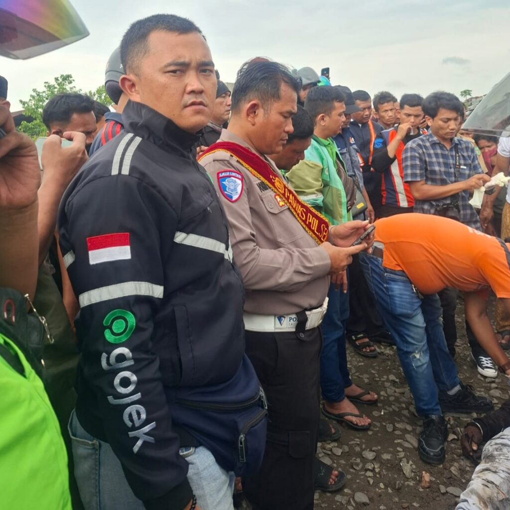 Driver Ojol Tewas Tertabrak Kereta Api, Penumpang Selamat Lompat